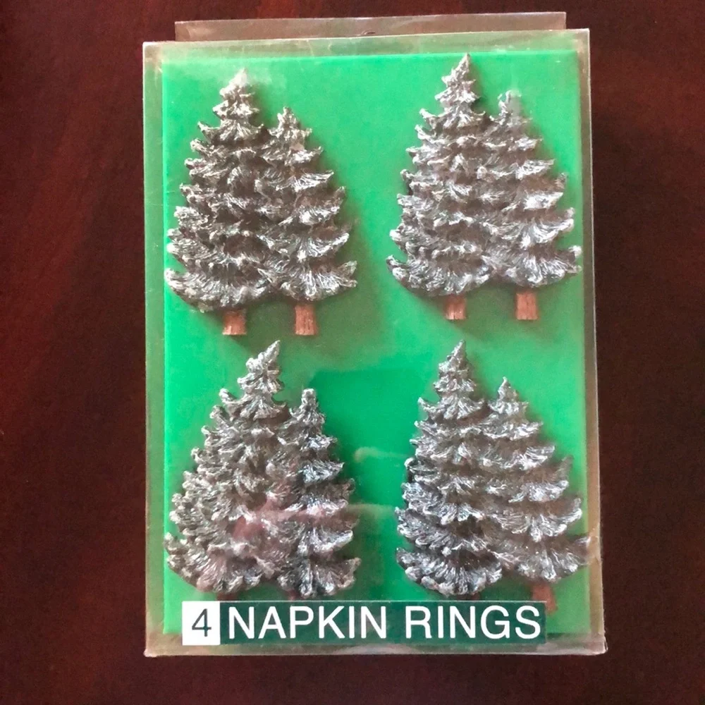 NWT set of 4 Christmas Tree Holiday napkin rings
